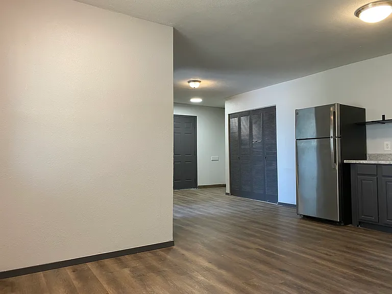 2302 S Saint Clair Ave — Photo 5
