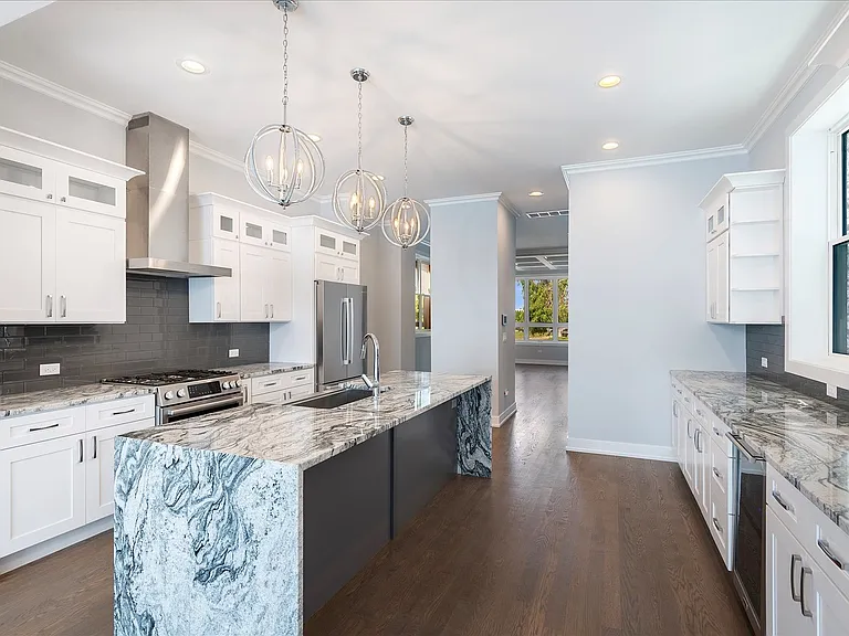 6241 S Woodlawn Ave — Photo 4