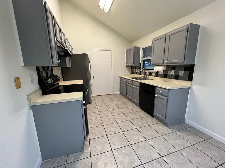 527 Parkdale Dr — Photo 13