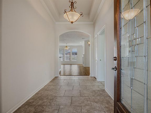 3rd image of 34 Sovereign Way