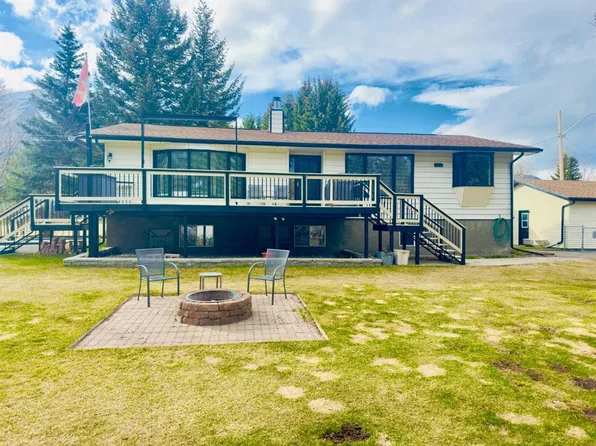 909 E 230th St, Crowsnest Pass, AB T0K 1C0