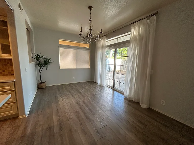 15743 Pepper St — Photo 9