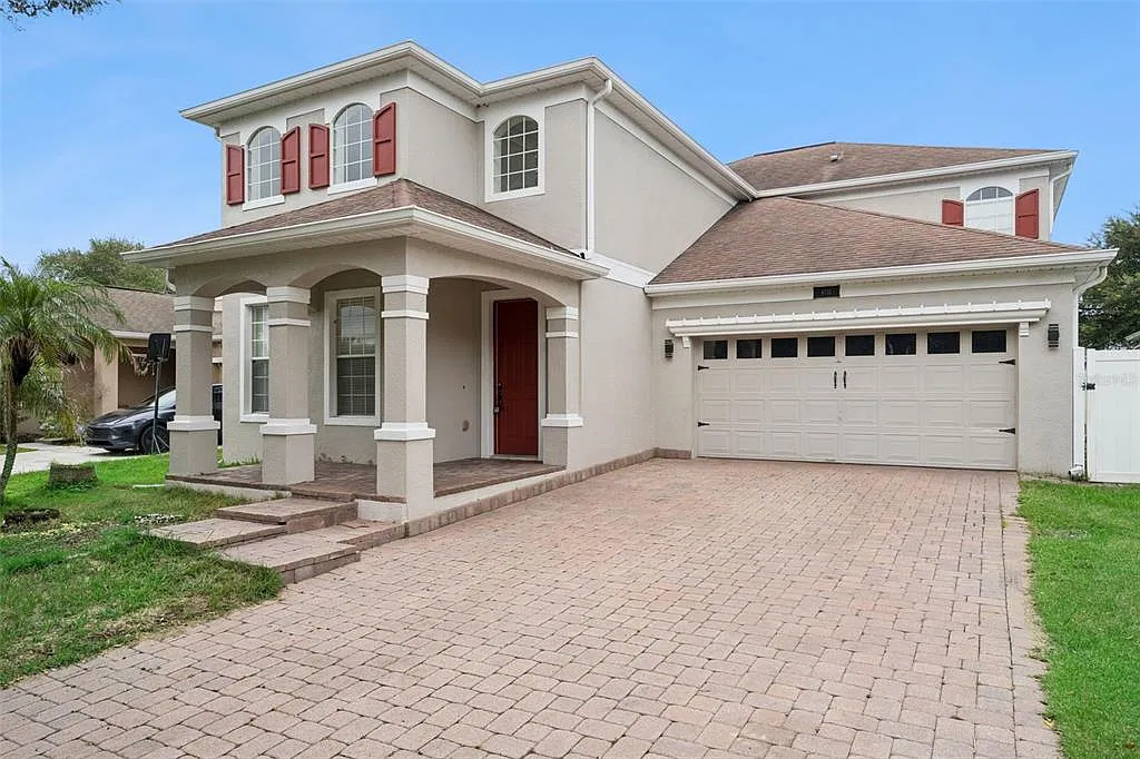 5 bed, 2.5 bath, 2863 sqft, $3,250 — Photo 2
