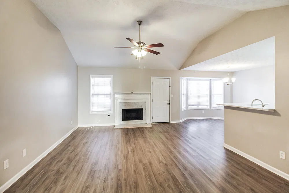 3 bed, 2.0 bath, 1386 sqft, $1,755 — Photo 3