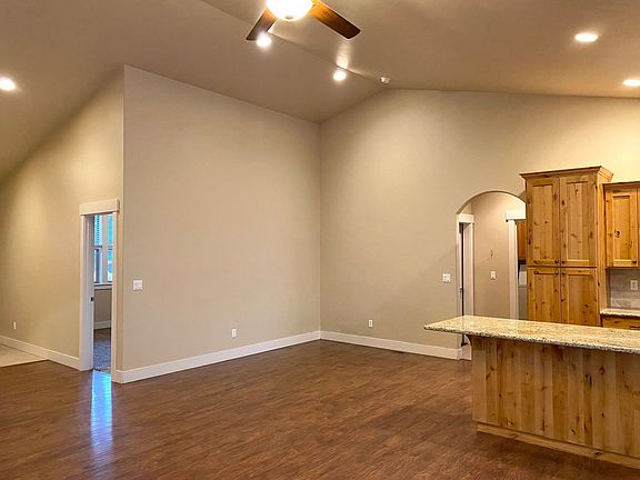 5th image of 21330 Livingston Dr