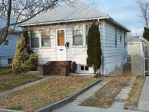 2nd image of 4 Sampson St W