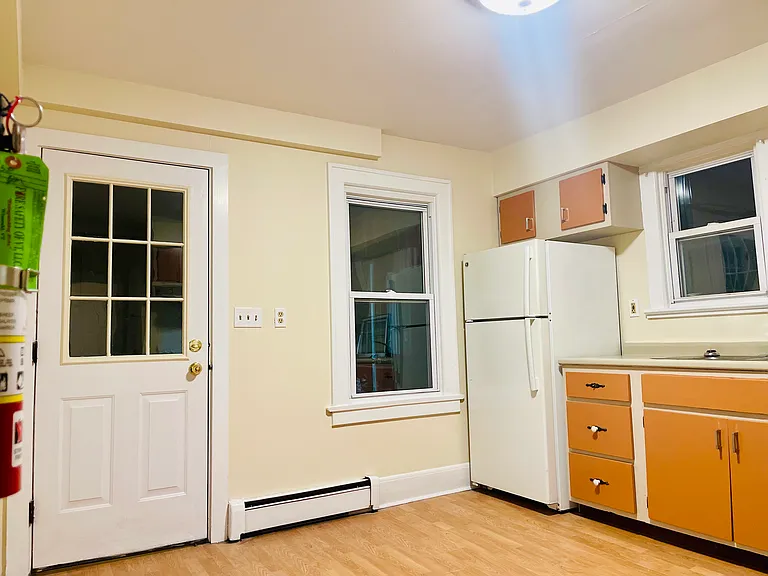 114 Main St #F — Photo 7