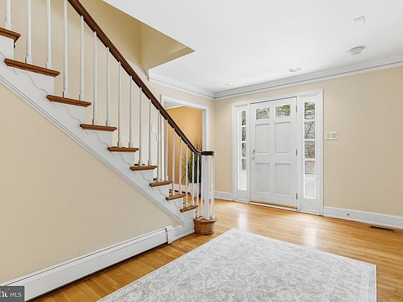 3rd image of 275 Woodcock Ln