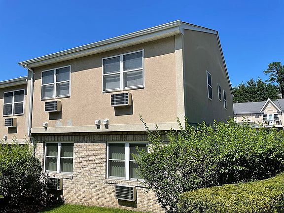 4th image of 314 Cambridge Ct