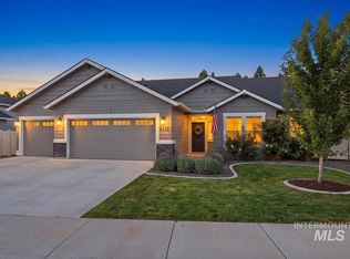 4932 W Vanderbilt Dr, Meridian, ID 83646