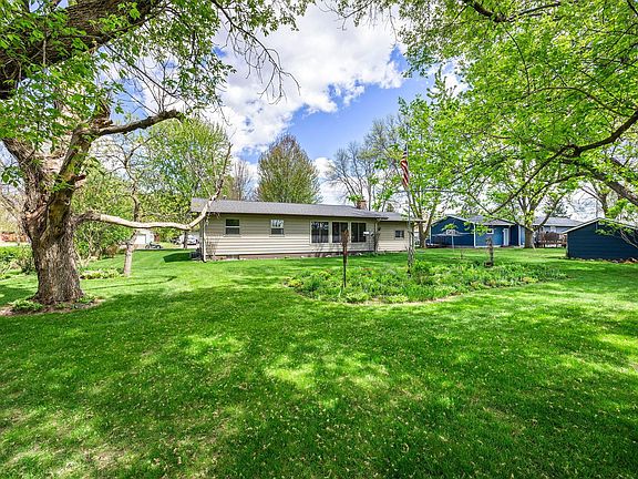 4th image of 112 Elbert Dr