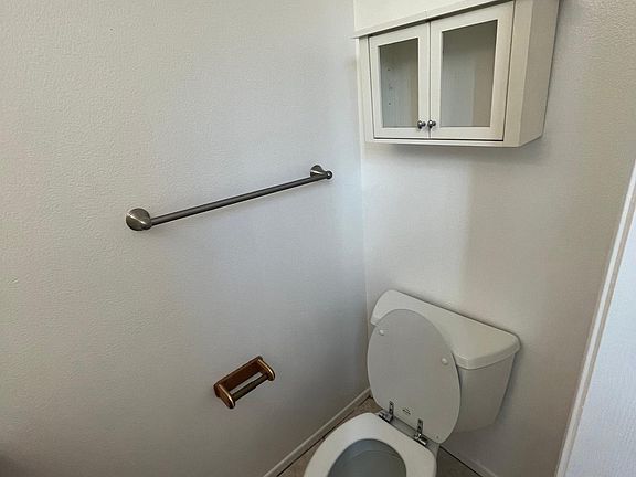 1/2 bathroom