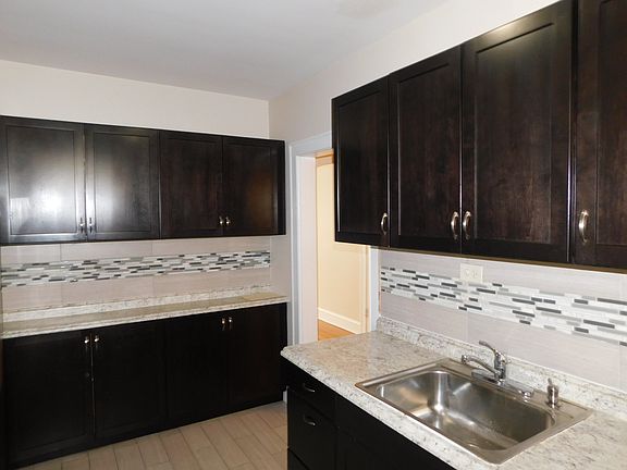 2nd image of 1920 W Morse Ave #24
