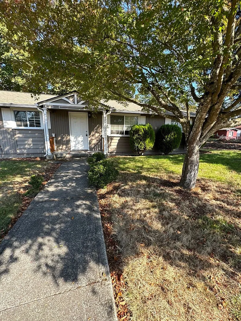 Cozy 2 Bedroom Unit in Lakewood — Photo 1