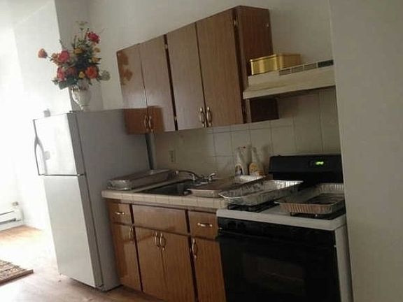 5th image of 10608 Jamaica Ave