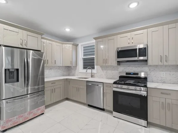 170 West 10th Street image 4 of 19