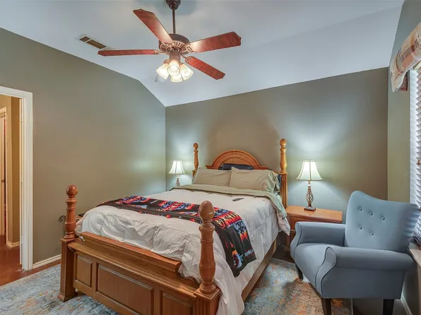 2837 Trailhouse Dr, Dallas, TX 75237