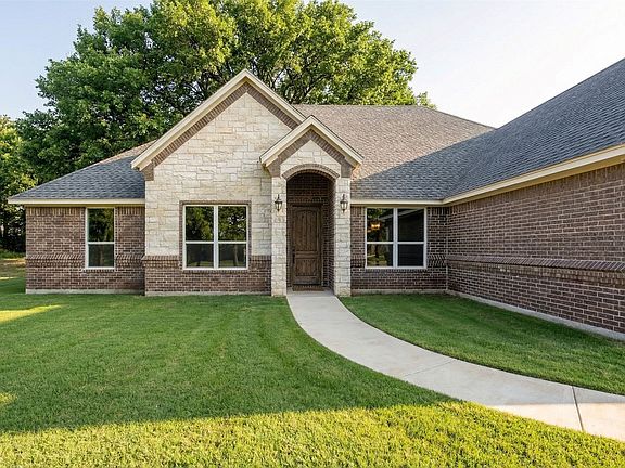 3rd image of 306 Garden Ct