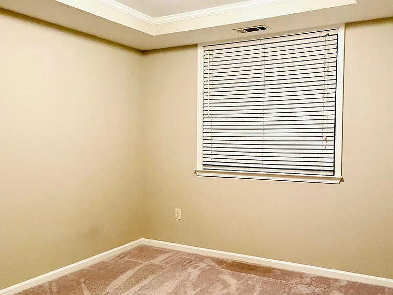 518 Sandringham Dr — Photo 23