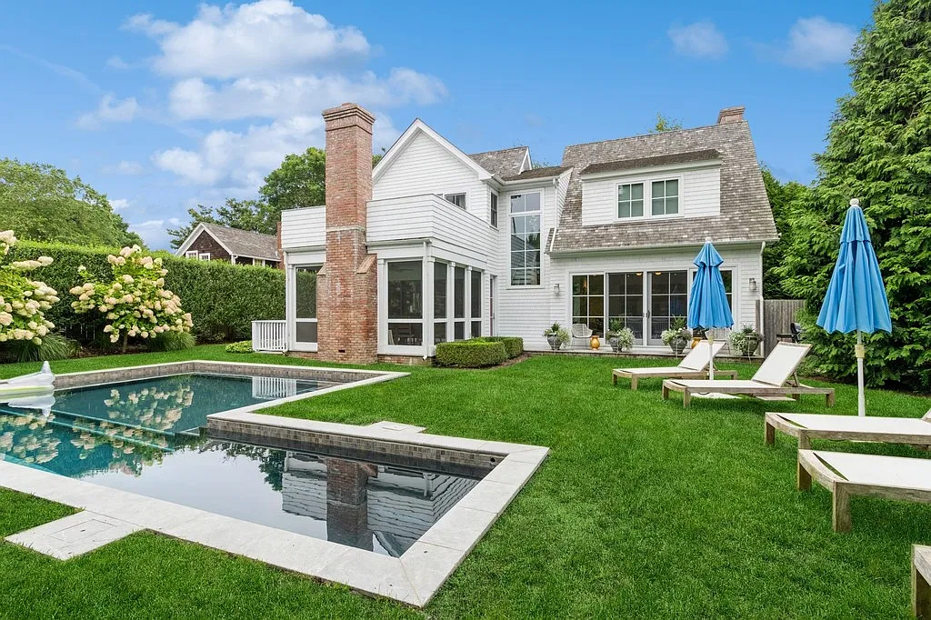 Chic Village Home — Photo 1
