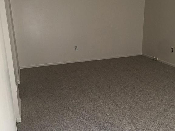 Huge downstairs bedroom and walkin closet with washer/dryer
