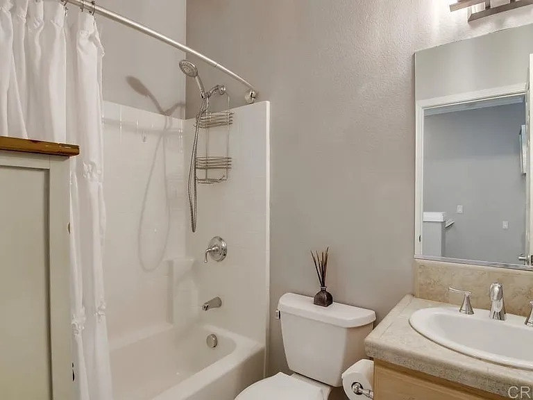 2921 E St #2 — Photo 27