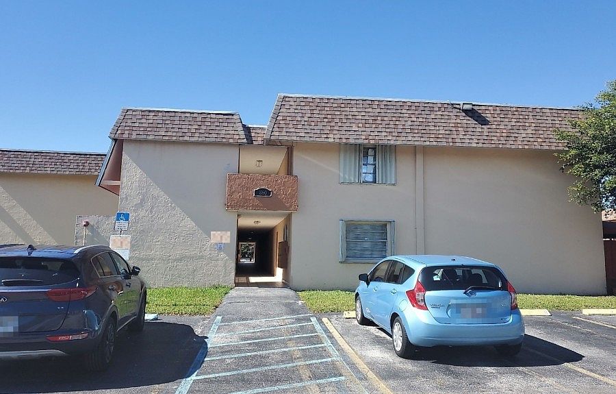2nd image of 860 SW 129th Pl APT 203