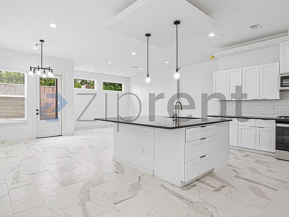 2nd image of 2920 El Fenice Ln