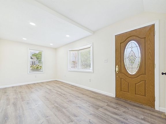 4th image of 915 Rockdale Ave