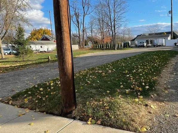 305 W Broad St, Linden, MI 48451