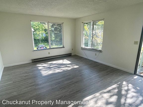 4th image of 911 22nd St #10