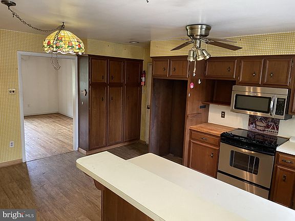 4th image of 1215 Stratford Ave
