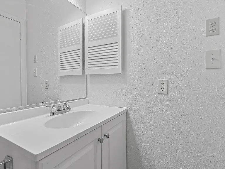 7200 Creekside Dr #D — Photo 14