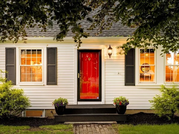 16 Hart Pl, Woburn, MA 01801