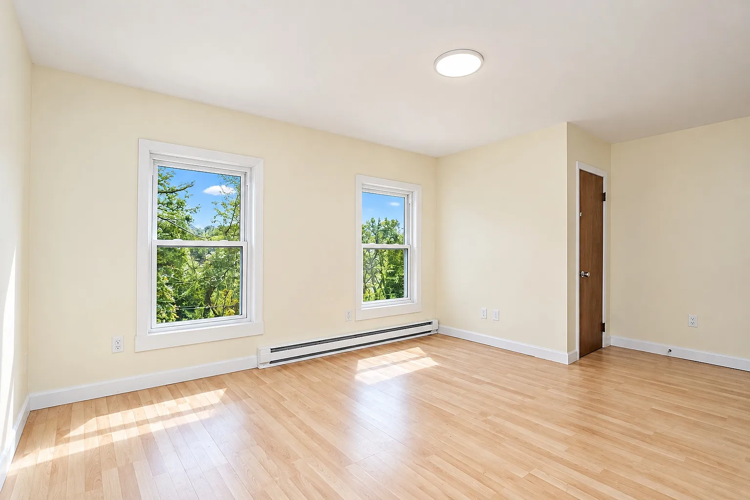 1 bed, 900 sqft, $1,400 — Photo 4