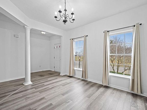 3rd image of 85 Easton Manor Dr