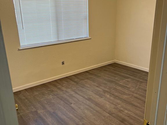 5th image of 9426 Fox Creek Dr