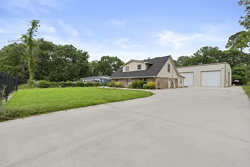 1903 Pinewoods Way Photo 1
