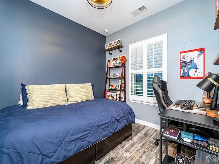 303 Bayside Ct — Photo 9