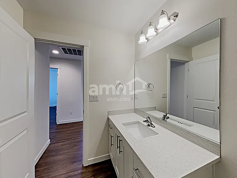 1011 NE 12th Cir — Photo 14