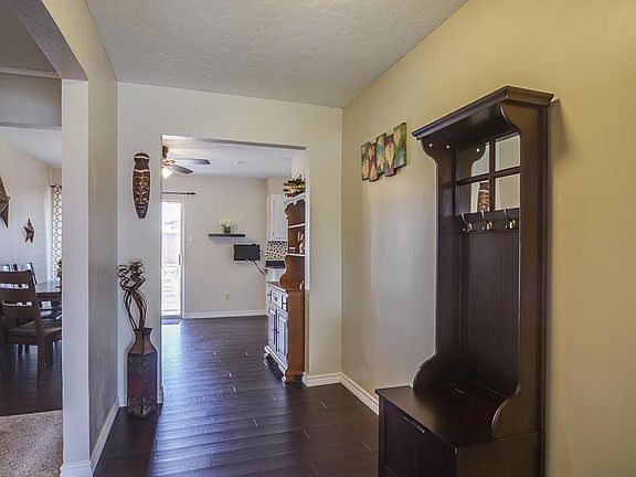 5th image of 2405 Tanglewood Dr