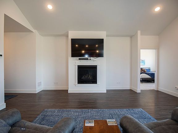 5th image of 152 Wheatland Meadows Dr