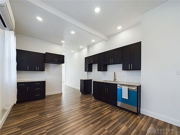 5th image of 826 Nicklin Ave