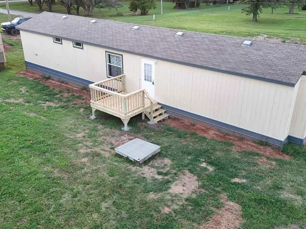 821 E 5th St, Newkirk, OK 74647