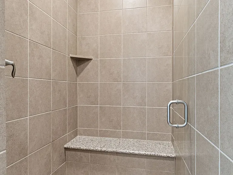 7452 Reverchon Dr — Photo 24