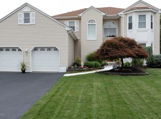 25 Johnny Dr, Farmingdale, NJ 07727