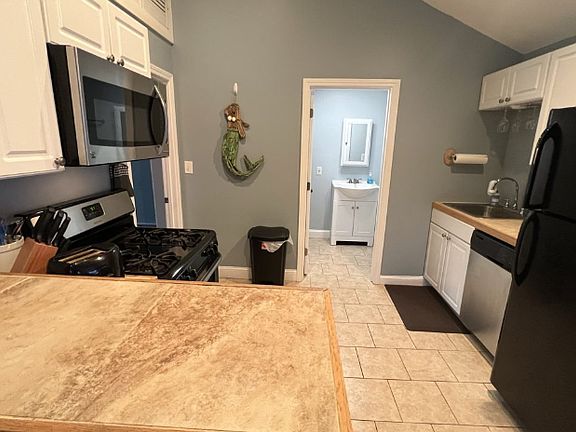 4th image of 134 Ashworth Ave
