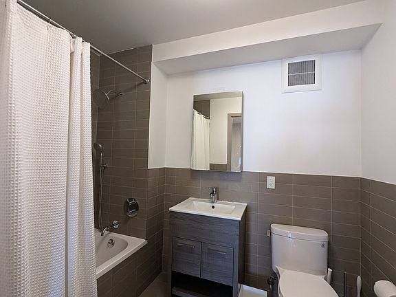 2nd image of 482 Franklin Ave APT 5A