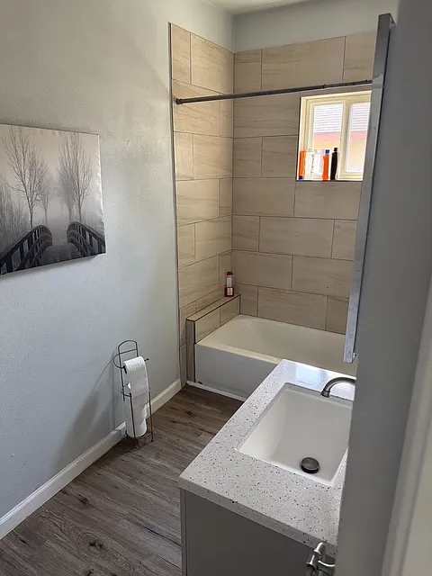 4812 Oakland St — Photo 3
