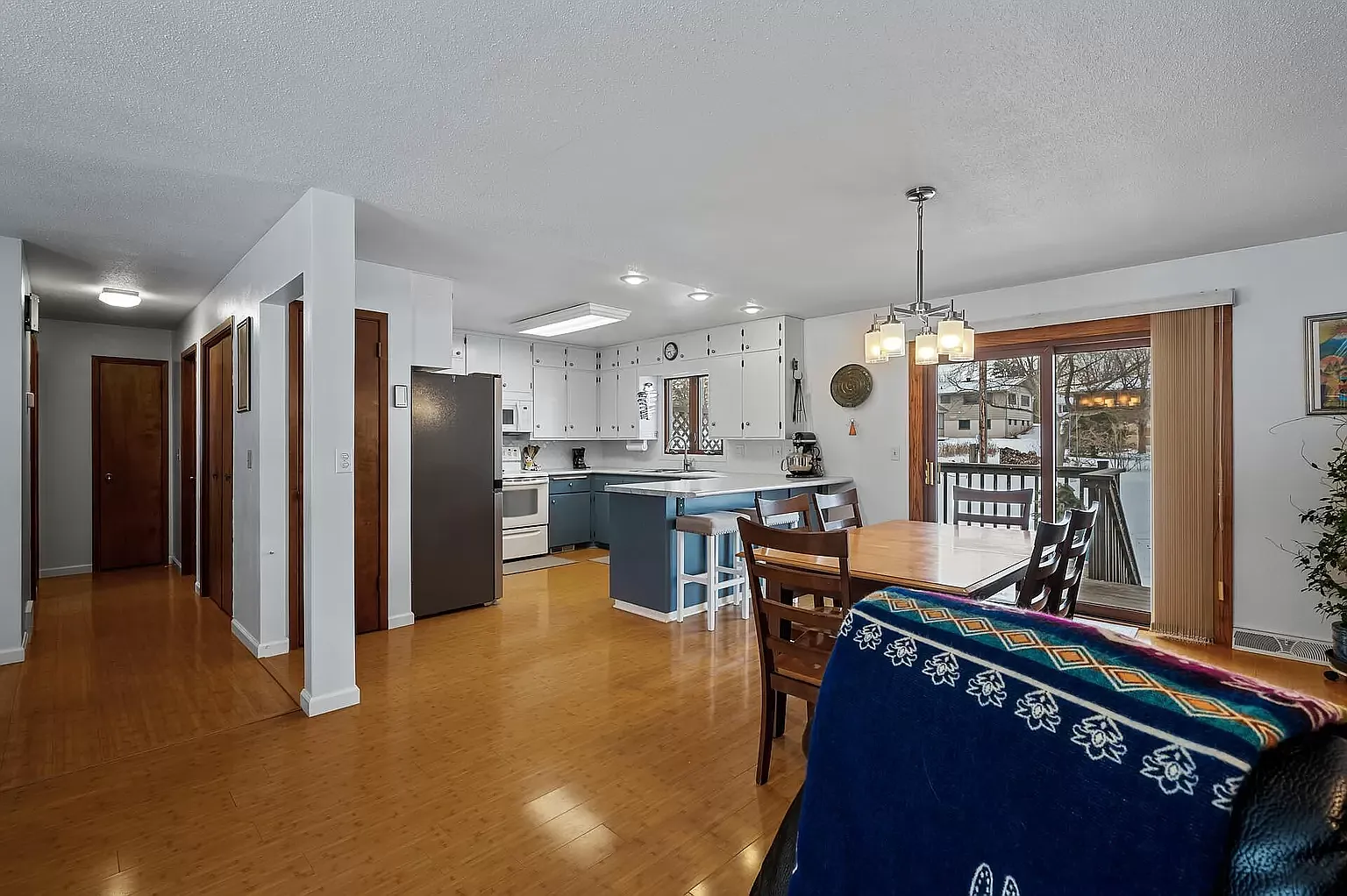 4 bed, 2038 sqft, $2,225 — Photo 3